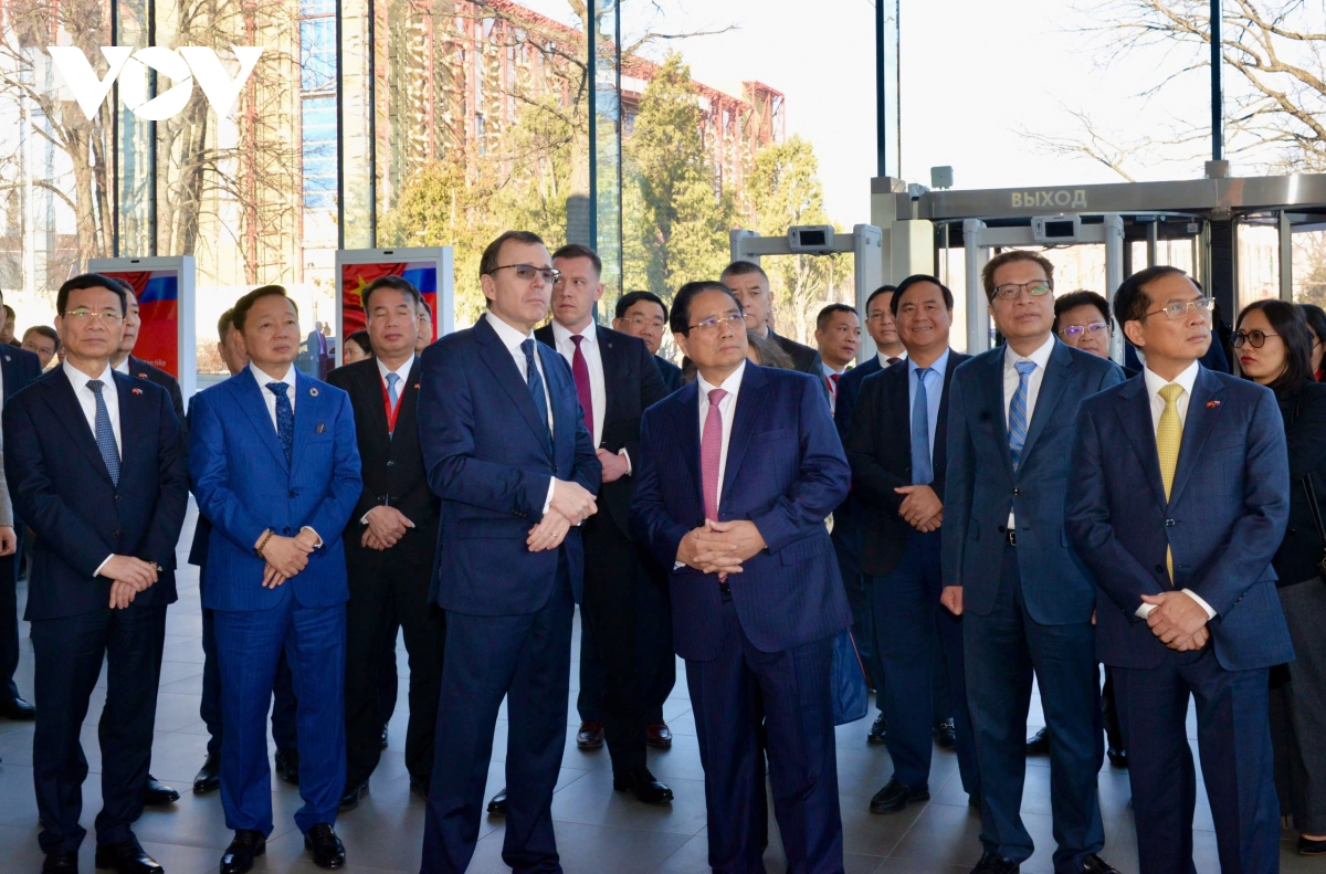 PM explores Russian innovations in nuclear energy, metro systems